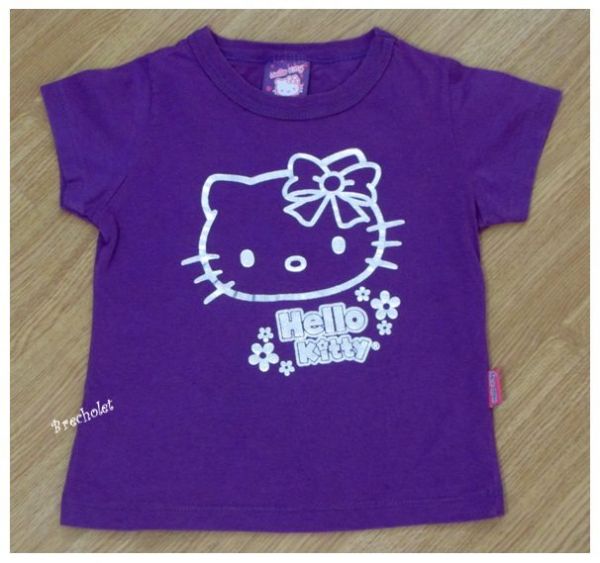 *** brechó *** Camiseta roxa c/ detalhes Hello Kitty